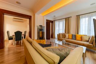 Central Apartment with 3 Bedrooms - Balcony and Elevator - 1