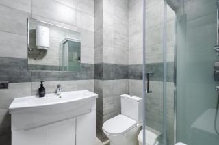 3-6 Vozdvizhenka, Dehtiarna 6, Kyiv centre, stunning city view, Petrovdim Apartment - 1