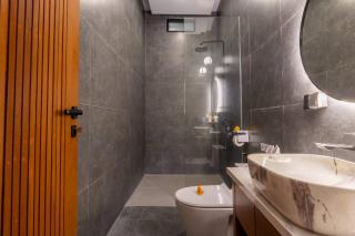 Elegant Hidden Retreat 2BR Pool Villa Near Seseh - 6