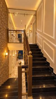 Eighth Wonders Hotel - 8
