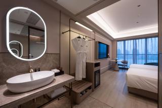 Mercure Shanghai Lujiazui Binjiang Center - 1