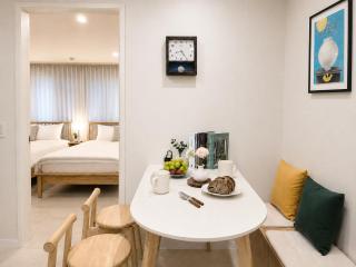 Jini Linen House Hongdae, 2BR & 3 Queen Beds - 9