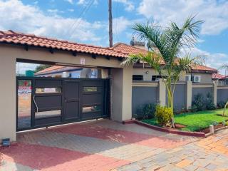 AA Nkhumeleni Guesthouse and Accomodation - 0