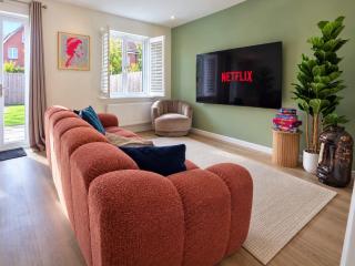 Stylish 3-Bed Home in Wixams - Parking & Workspace - 9
