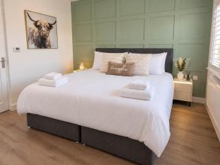 Stylish 3-Bed Home in Wixams - Parking & Workspace - 8