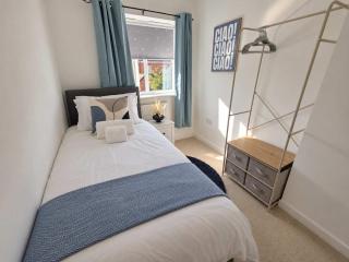 Stylish 3-Bed Home in Wixams - Parking & Workspace - 2