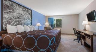 Super 8 By Wyndham Beloit - 5