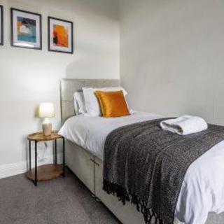 Darlington Town Centre - Stay 7 - Near Attractions - 7