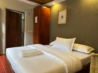 Lakeshore Safari Lodge - 2