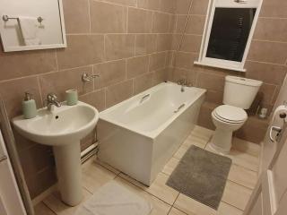 SAV Apartments Watford - 0