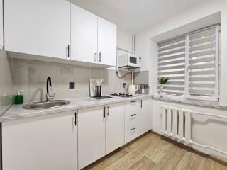 Nadezhda Apartments on Dostyk Avenue 93, prime location to mountains and city - 1