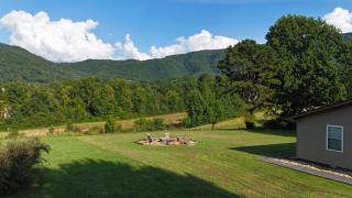 Wearadise Mountain Views Home features Hot Tub and Fire Pit - Sevierville - 0