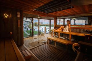 Hotel Golden Lake Resort - 5