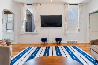Stylish Retreat Walkable to Bars & Restaurants - 4