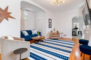 Stylish Retreat Walkable to Bars & Restaurants - 3