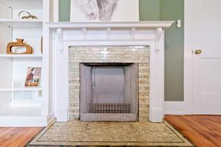 Stylish Retreat Walkable to Bars & Restaurants - 2
