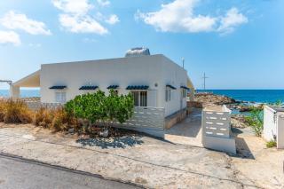 3-BR Beachfront House in Berbara - 8
