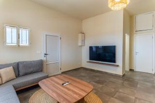 3-BR Beachfront House in Berbara - 5