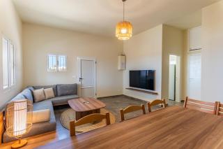 3-BR Beachfront House in Berbara - 4