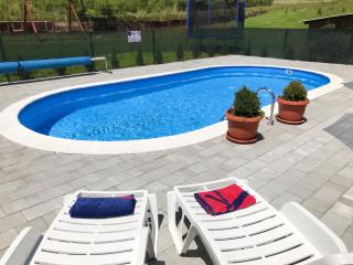 Charming Apartment in Rakovica with Shared Pool - 1