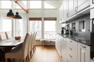 Large and cozy cottage with unique ski in out location - 9