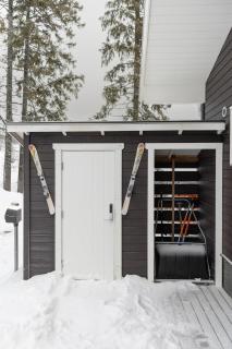 Large and cozy cottage with unique ski in out location - 3