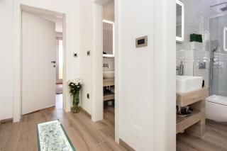 Spacious Apartment in Trogir with Parking - 4
