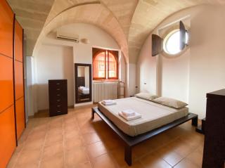 Comfortable House with Fenced Garden - Surano - Fireplace - 7