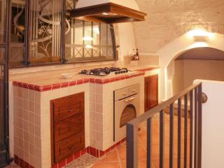 Comfortable House with Fenced Garden - Surano - Fireplace - 5