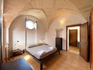 Comfortable House with Fenced Garden - Surano - Fireplace - 4