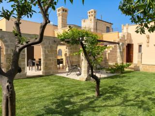 Comfortable House with Fenced Garden - Surano - Fireplace - 2