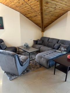 Ptghni Hotel - 1