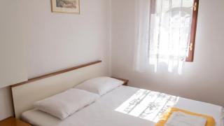 Charming Apartment in Gdinj + Garden - 5