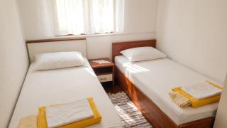Charming Apartment in Gdinj + Garden - 7