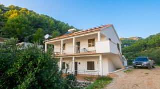 Charming Apartment in Gdinj + Garden - 4
