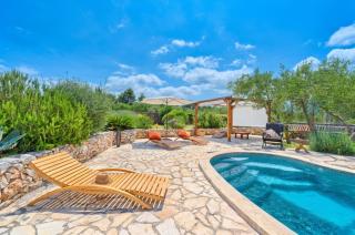 Spacious House with Private Pool in Stari Grad - 7