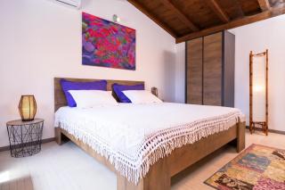 Spacious House with Private Pool in Stari Grad - 6