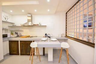 Central Studio Piata Romana 2 - 5