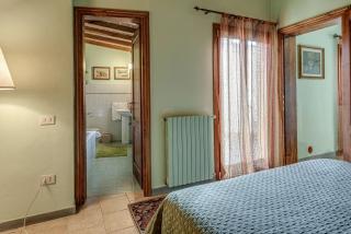 Cozy Retreat with Pool and Stunning Views in Gattaia - 8