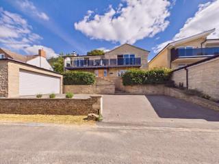 Steepholm House by Signature Stays - Scenic Views - Parking - Sleeps 8 - 3