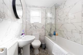 3 Bedroom House With 2 Bathrooms Near Town Centre - 6