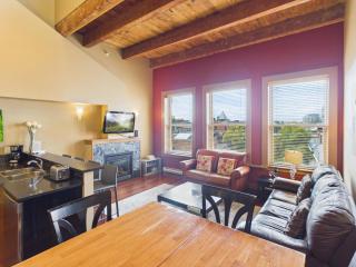 High Ceilings With Loft And Private Patio - 1