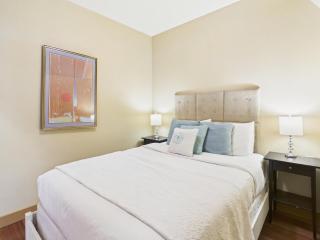 High Ceilings With Loft And Private Patio - 2