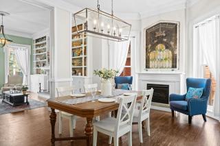 Elegant Manor w Private Yard & Modern Amenities - 8
