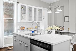 Elegant Manor w Private Yard & Modern Amenities - 3
