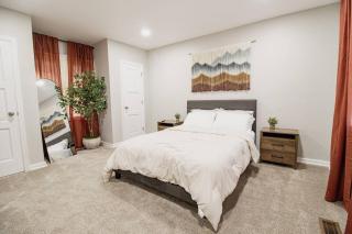Spacious Meridian Hills Retreat Quiet & Private - 1