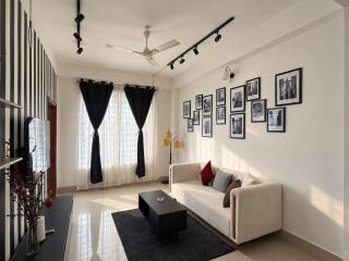 DeAmour, ZooRoad, 5 mins From City Centre Mall - 0