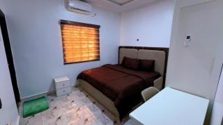 Luxury 2 Bedroom Apt 24 7 Power Wi-Fi - 6