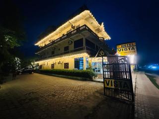 Hotel Vista Chitwan - 1