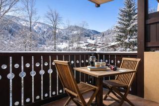 Résidence Le Château D86 Ski Retreat | Balcony & Views - Happy Rentals - 9